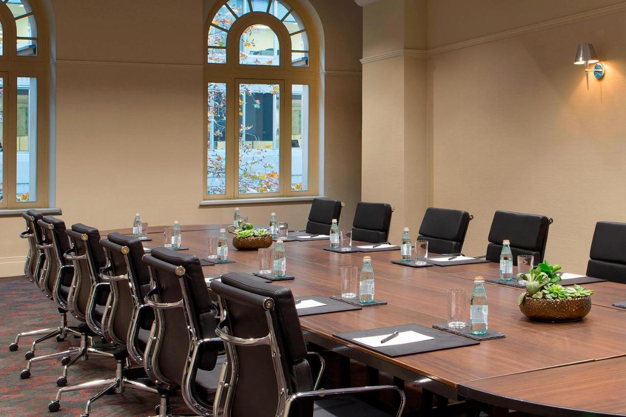 Sydney Harbour Marriott Hotel At Circular Quay Exteriér fotografie The Boardroom at the Old Museum Building