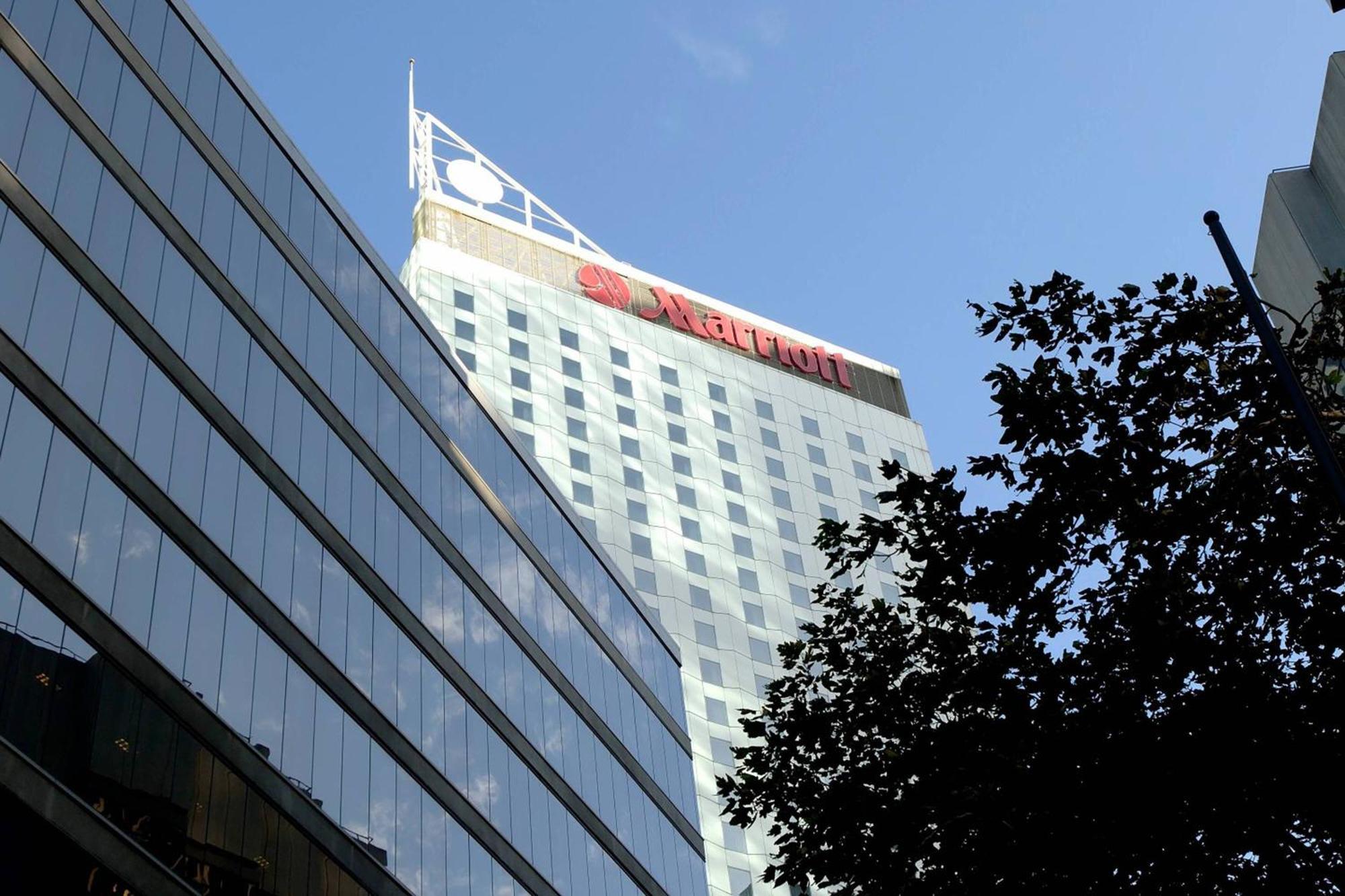 Sydney Harbour Marriott Hotel At Circular Quay Exteriér fotografie The hotel in 2011